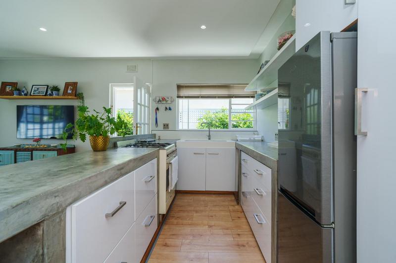 2 Bedroom Property for Sale in Harfield Village Western Cape